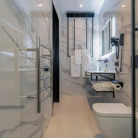 Boutique By Hills ナウサ