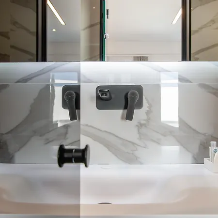 Boutique By Hills ナウサ