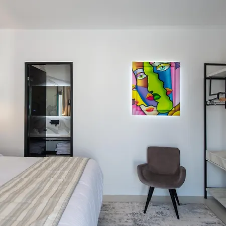 Boutique By Hills ナウサ